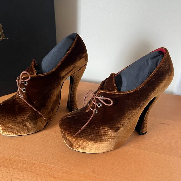 Kat Von D Natacha I gold velvet heels, snake texture - size 10 - NIB - Picture 3 of 6